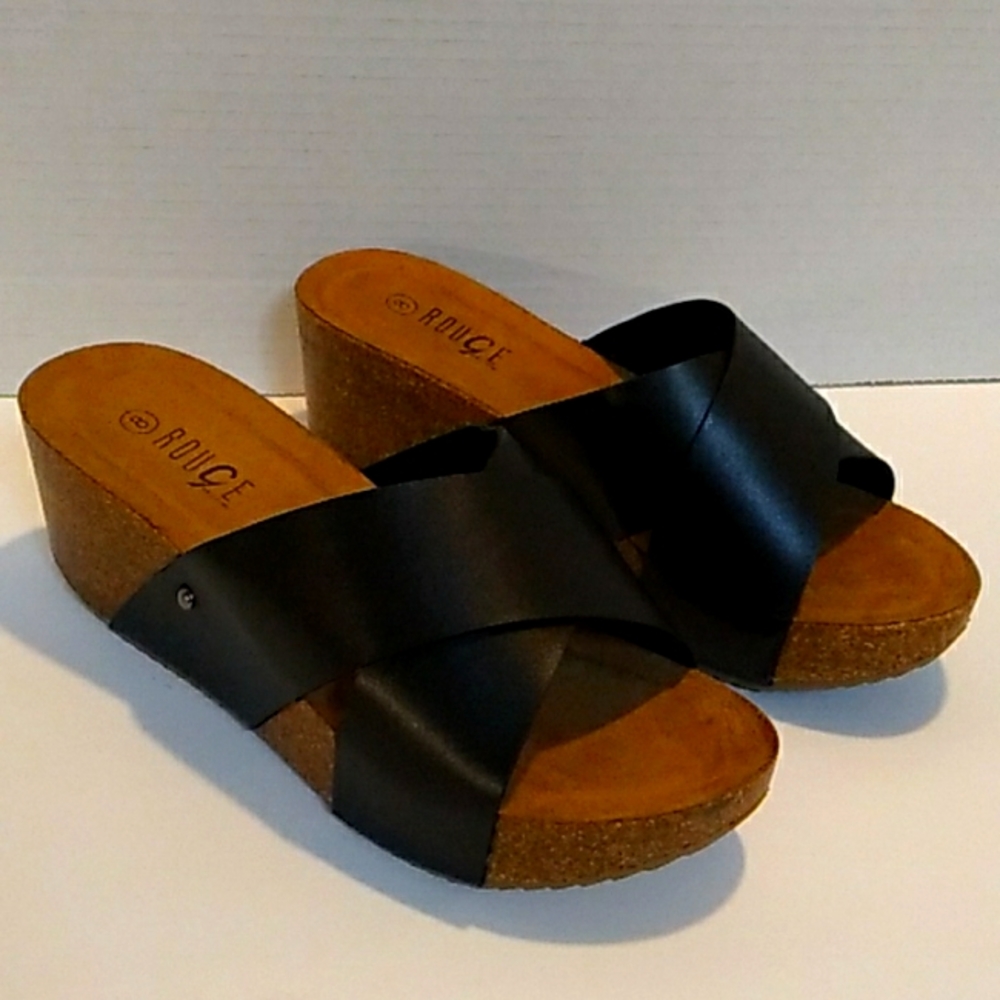 (NWT) FAUX LEATHER AND WOODEN WEDGES
